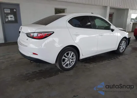 2017 Toyota Yaris Ia z USA, uszkodzony, nr VIN 3MYDLBYVXHY154013